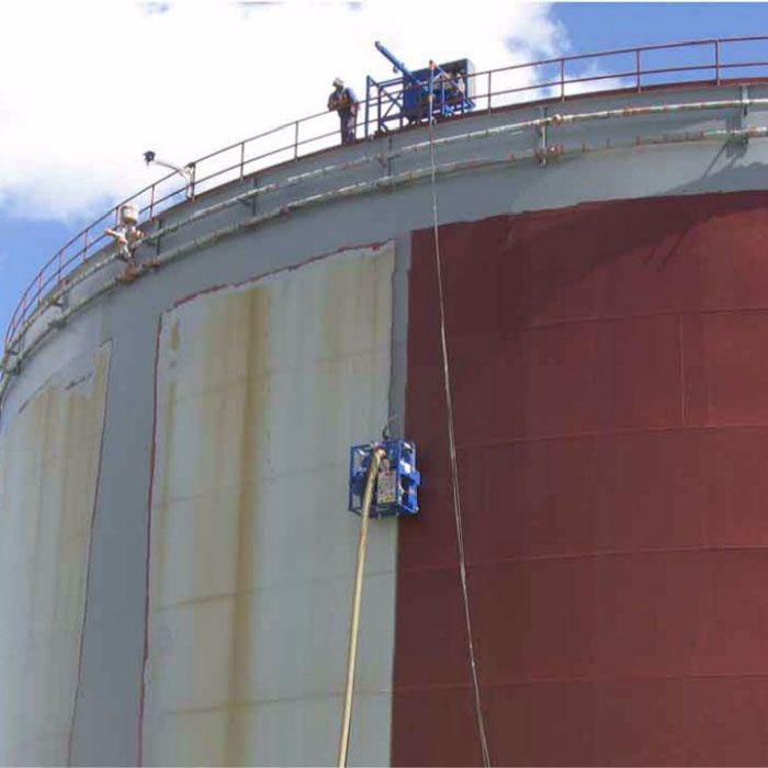 高空作業儲油罐外壁拋丸機施工現場圖 高空作業儲油罐外壁拋丸機施工現場圖